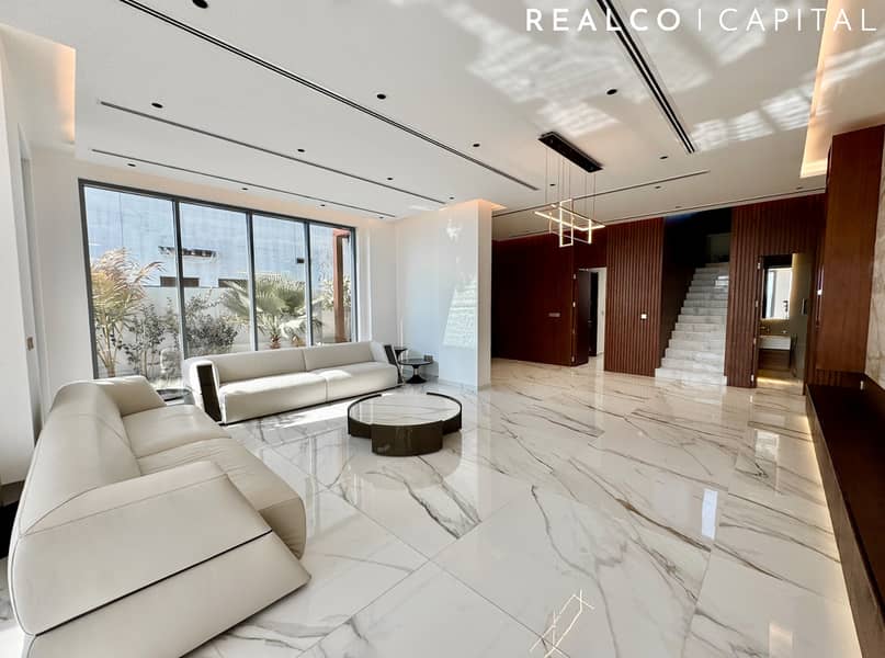 Luxurious 6 Bed Pent Suite Corner Villa