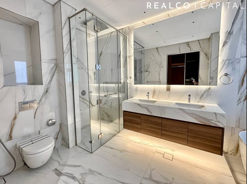 Luxurious 6 Bed Pent Suite Corner Villa - Image 14