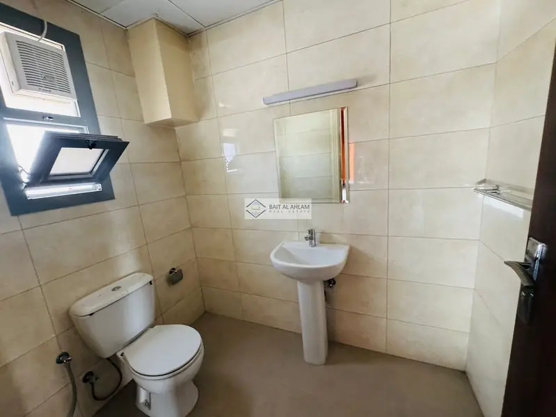 2700 sqft Warehouse For rent industrial area 18,Sharjah - View 4