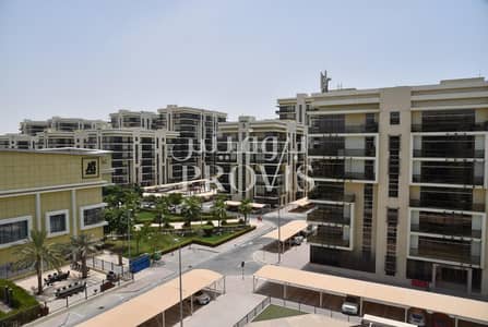 Explore a community where families live in luxury Explore a community where families live in luxury