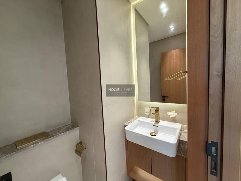 12 5d2becfb-5035-43ee-b956-5fa994bed797. jpg