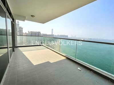 2 Bedroom Flat for Rent in Palm Jumeirah, Dubai - Sea View | High Floor | Private Beach | Vacant