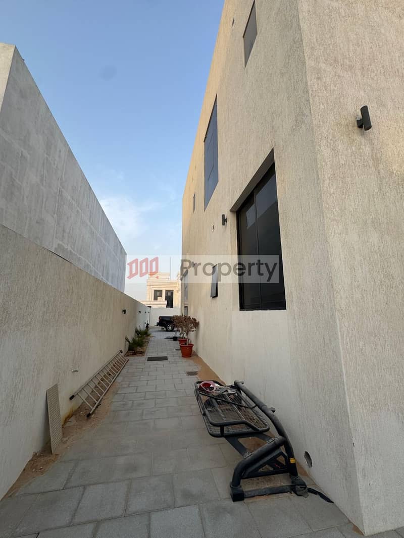 MODERN DESIGN | GREAT LOCATION | READY TO MOVE - Image 13