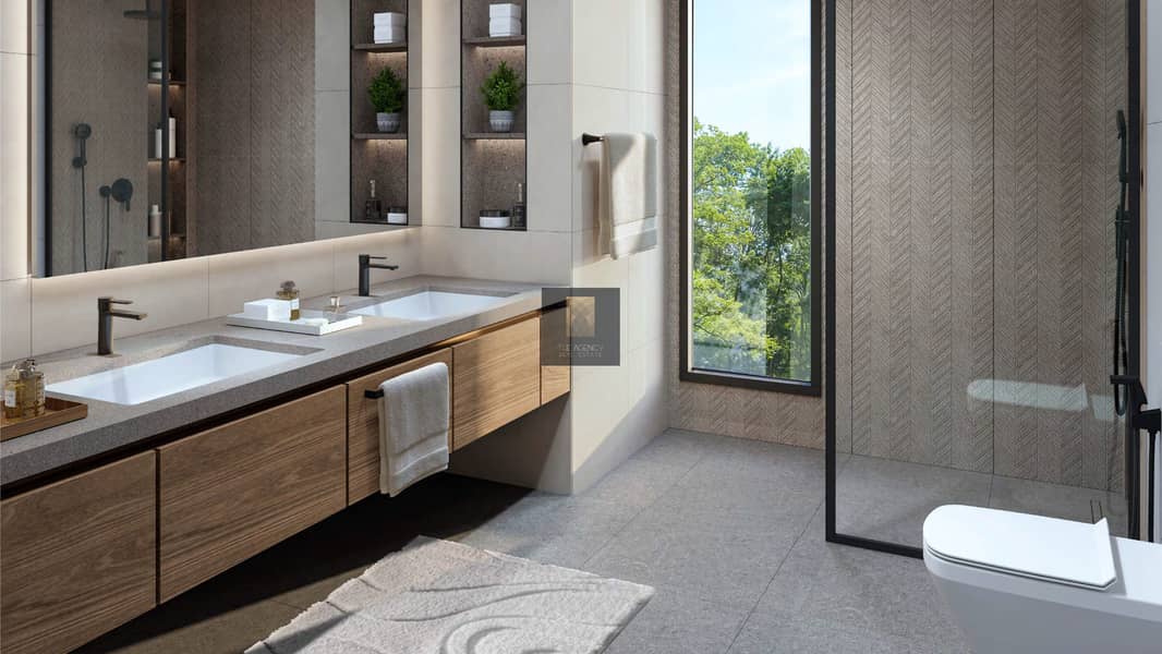 21 La Tilia Gallery-4-29-24. jpg