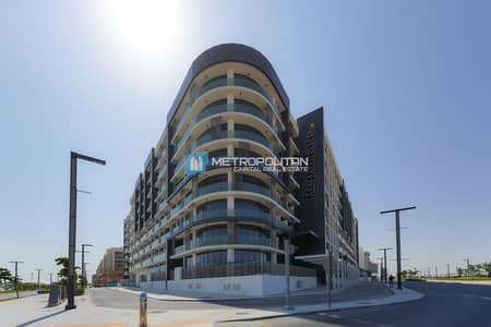 2 Bedroom Apartment for Sale in Masdar City, Abu Dhabi - Furnished|Corner 2BR+Balcony|Pool And Gym|Resale