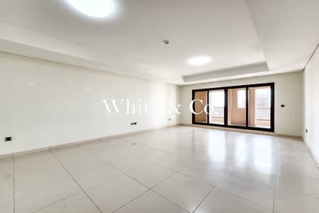 2 Bedroom Flat for Sale in Palm Jumeirah, Dubai - Sea/Sunset View | Biggest Layout | Rented