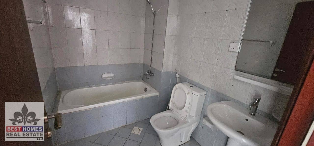 8 PT2BHK7. jpeg