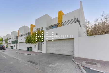 4 Bedroom Villa for Rent in Umm Suqeim, Dubai - 4 Bd Villa with Maids Room and Pool Access
