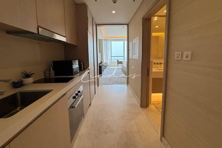 Studio for Rent in Palm Jumeirah, Dubai - Marina and Palm View | High Floor | Furnished