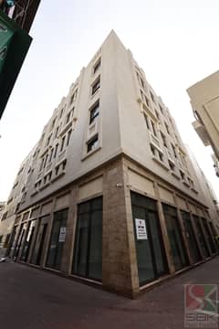 Modern spacious family 1 BR apartment available in Bur dubai