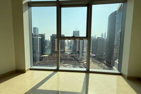 2 Bedroom Flat for Rent in Downtown Dubai, Dubai - Luxury 2BR+Maid | Canal View | Downtown