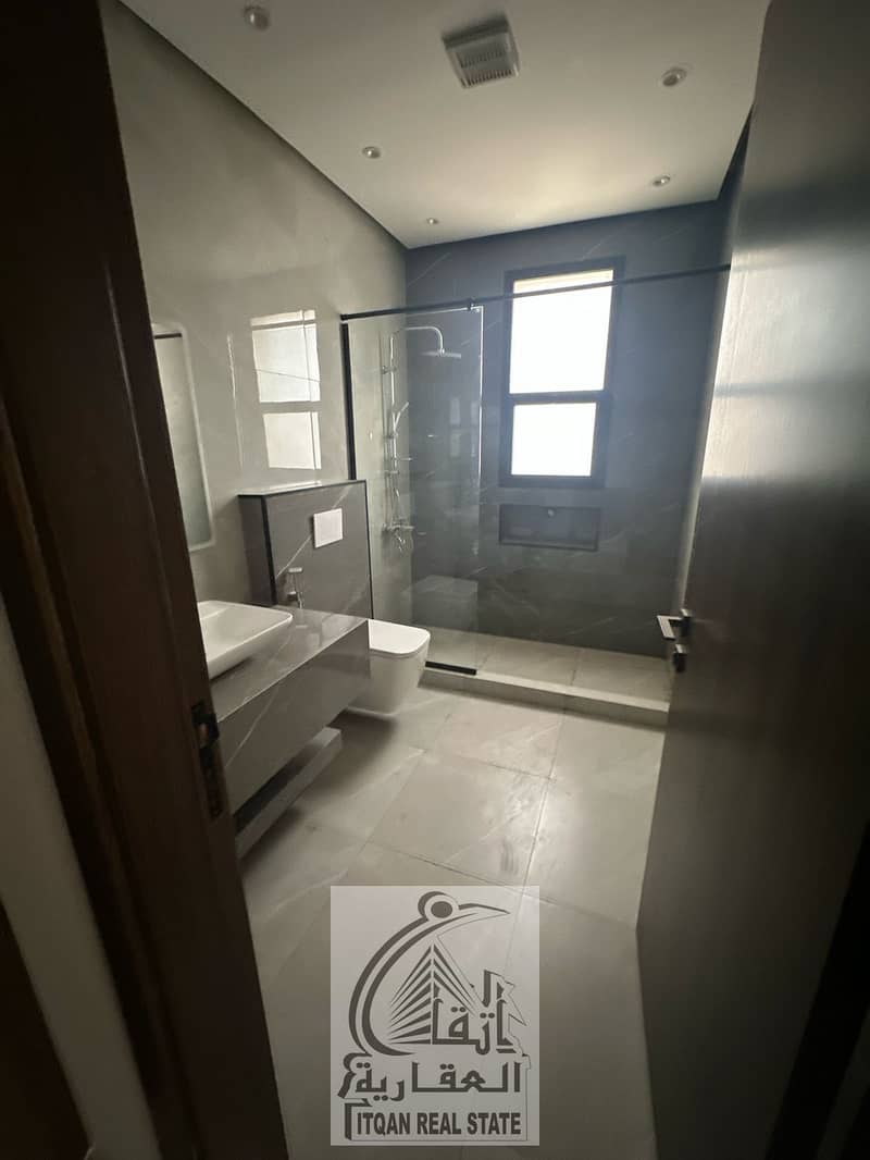 5 00e6850c-b20c-44d5-8aa7-25f0186f8a39. jpg
