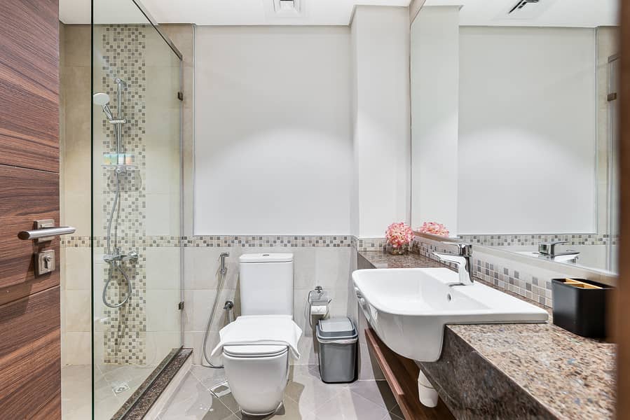 21 Full Bathroom 1. jpeg