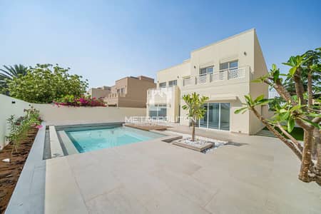 5 Bedroom Villa for Sale in The Meadows, Dubai - Meticulously Refined | Large 5 Bedroom Villa