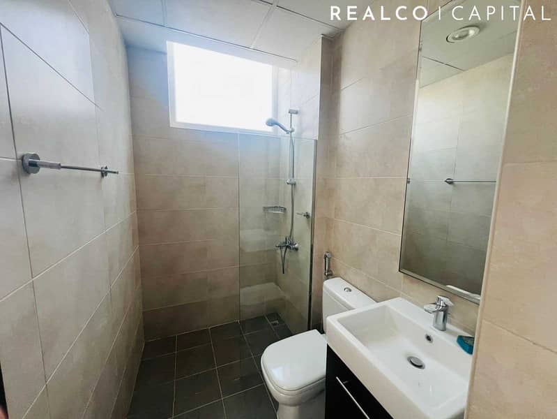 3 Bedrooms : Brown Kitchen : Ready To Move