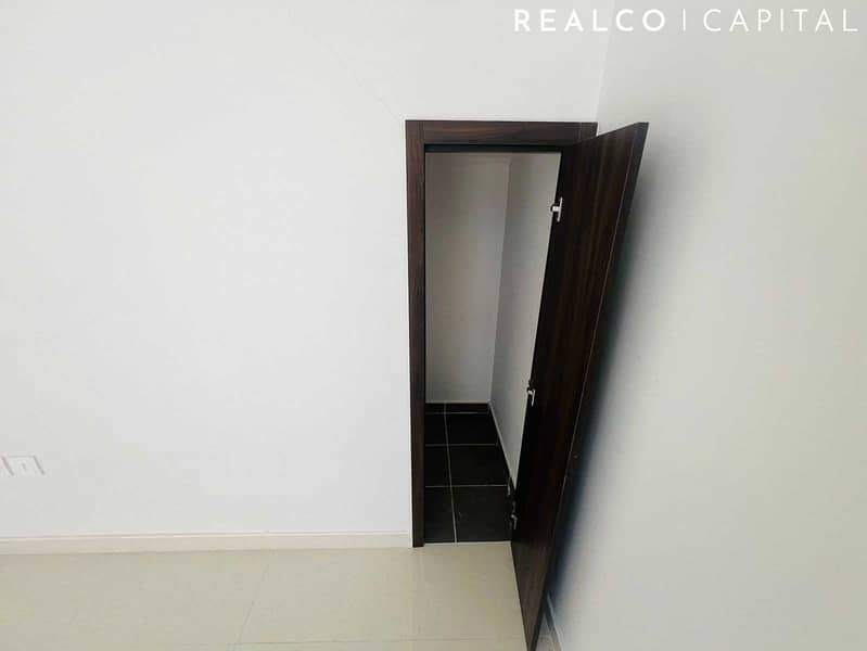 3 Bedrooms : Brown Kitchen : Ready To Move - Image 6