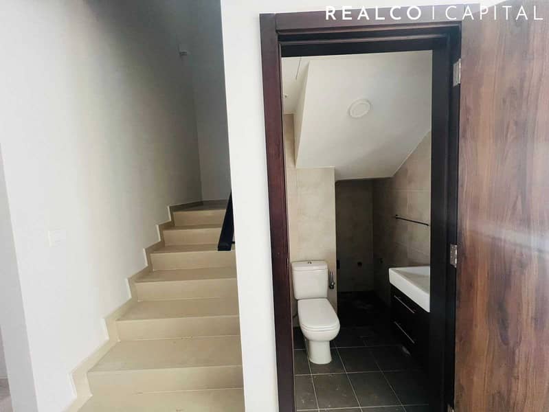 3 Bedrooms : Brown Kitchen : Ready To Move - Image 7