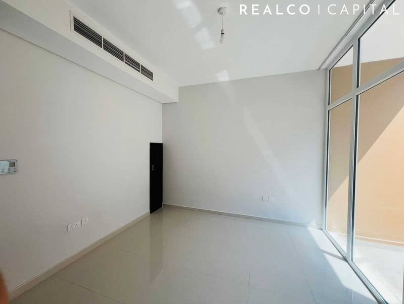 3 Bedrooms : Brown Kitchen : Ready To Move - Image 8