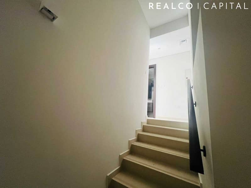 3 Bedrooms : Brown Kitchen : Ready To Move - Image 9