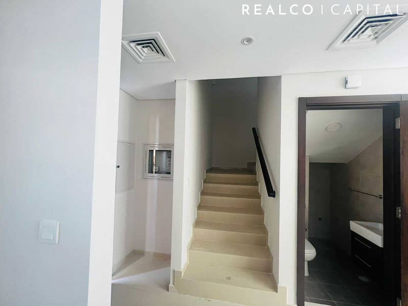 3 Bedrooms : Brown Kitchen : Ready To Move - Image 10