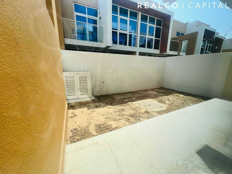 3 Bedrooms : Brown Kitchen : Ready To Move - Image 12