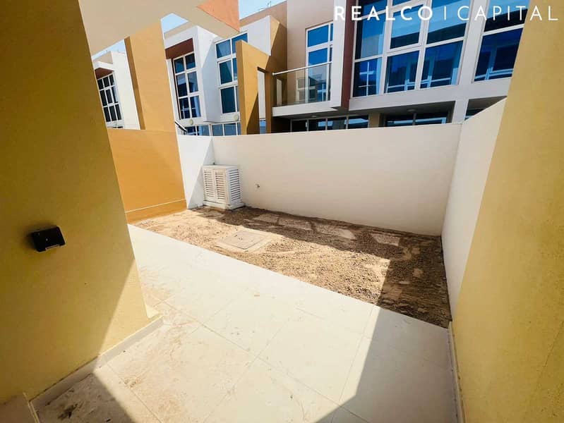 3 Bedrooms : Brown Kitchen : Ready To Move - Image 13