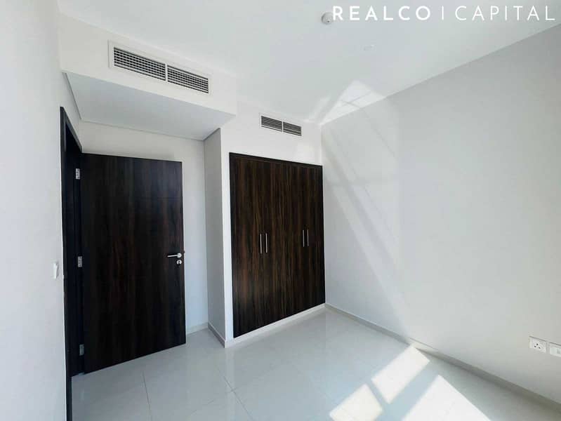 3 Bedrooms : Brown Kitchen : Ready To Move - Image 15