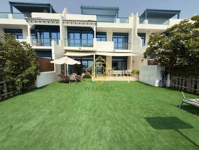 5 Bedroom Villa for Rent in Palm Jumeirah, Dubai - Unobstructed Sea View | Vacant | Beach Access