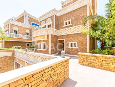 4 Bedroom Villa for Rent in Palm Jumeirah, Dubai - Resort Living | Spacious Outdoors | Great Value