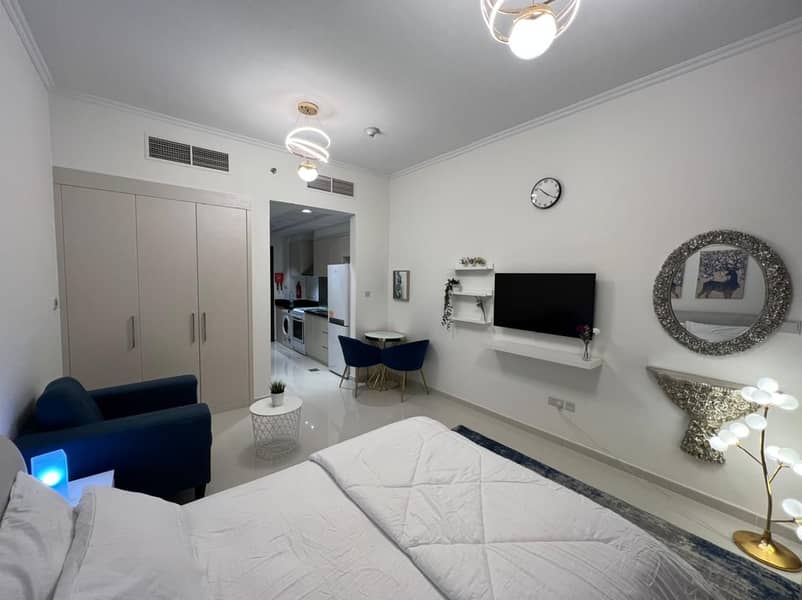 Immaculate Studio II Prime Location II Exclusive Offer