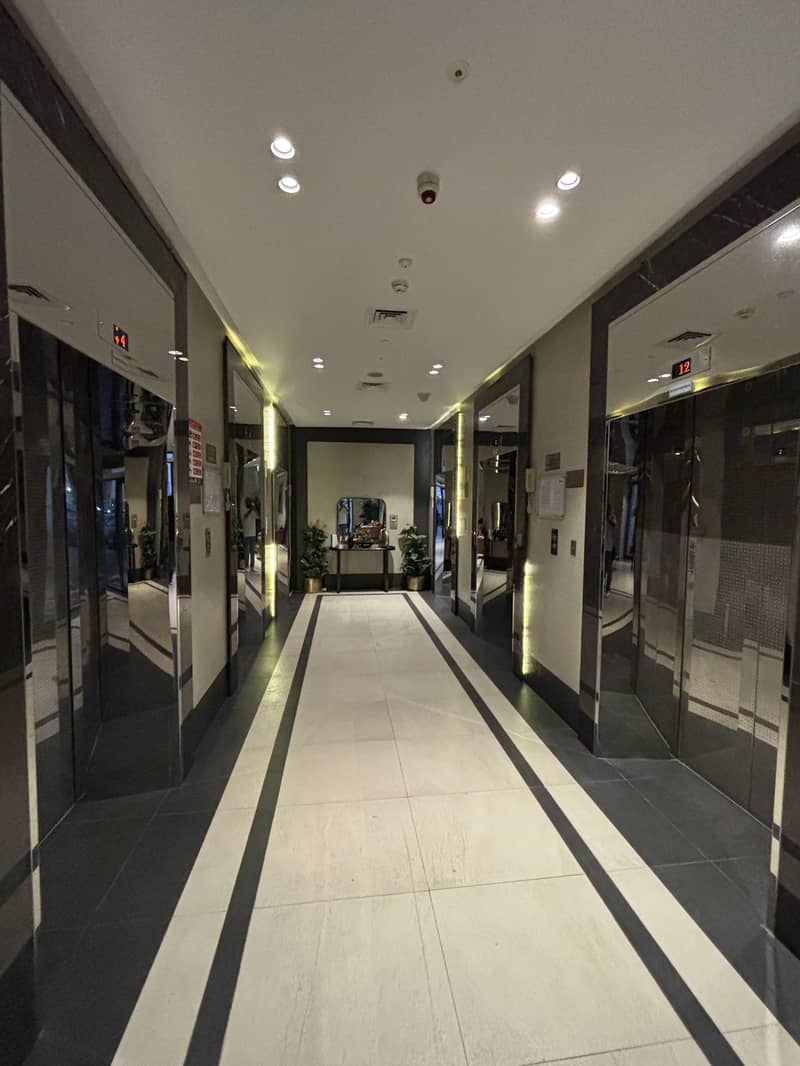 Immaculate Studio II Prime Location II Exclusive Offer - Image 13