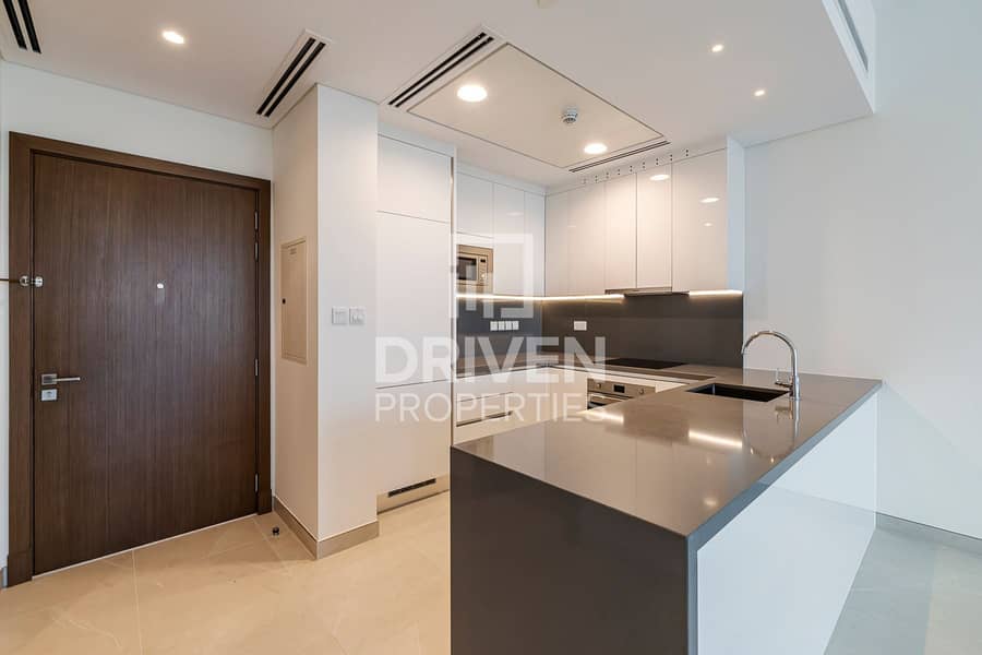 Vacant | Burj Khalifa View | Spacious Apt - Image 8