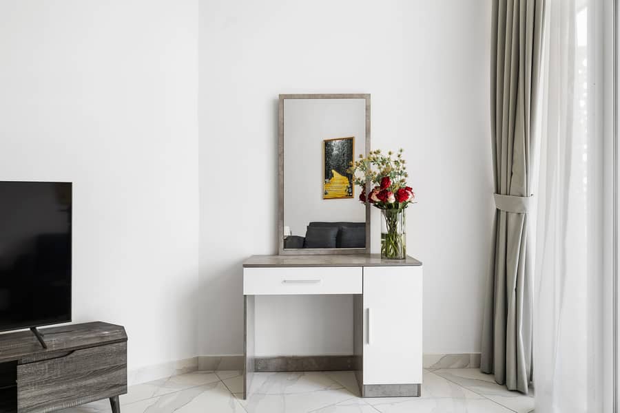 Spacious Studio with Canal View | Ready to Move in - Image 12