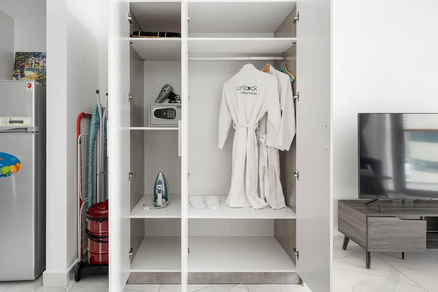 Spacious Studio with Canal View | Ready to Move in - Image 15