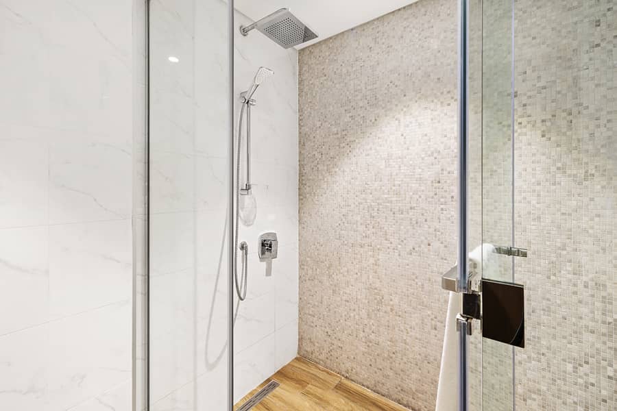 Elegant 2 BR Canal View | Hotel-Style Living | Great Amenities - Image 35