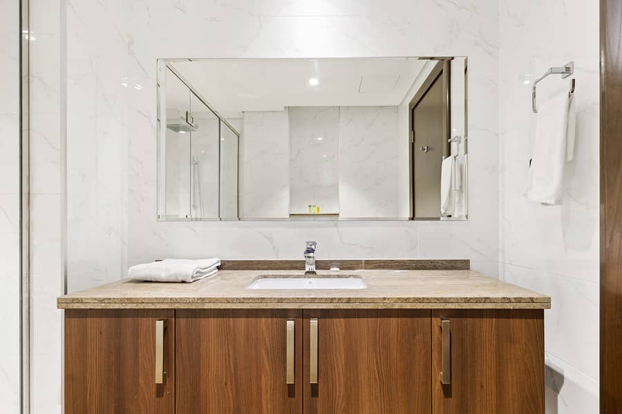 Elegant 2 BR Canal View | Hotel-Style Living | Great Amenities - Image 32