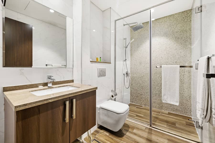 Elegant 2 BR Canal View | Hotel-Style Living | Great Amenities - Image 36