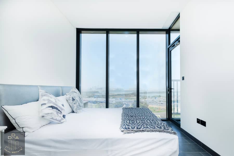 9 014_Crest. jpg