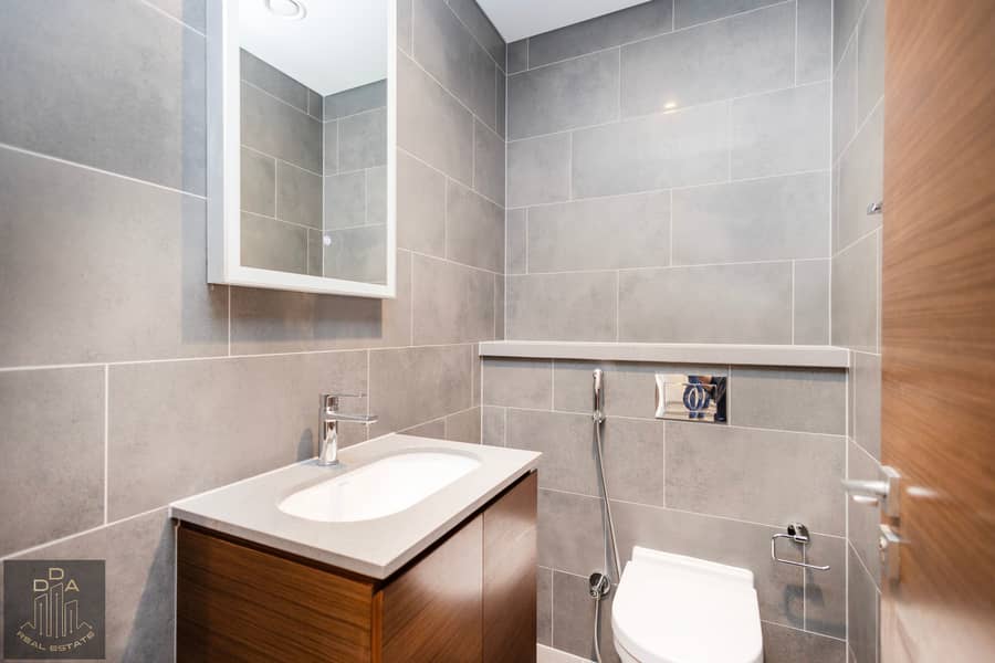 15 019_Crest. jpg