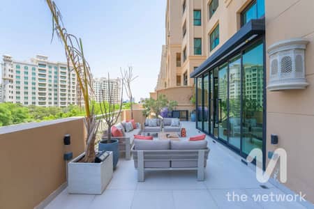 2 Bedroom Apartment for Sale in Palm Jumeirah, Dubai - Exclusive | Private Large Terrace | Fully Upgraded