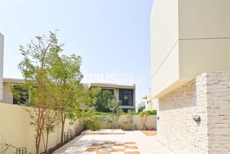 4 Bedroom Villa for Rent in DAMAC Hills, Dubai - Large Garden | Airy and Bright | Vacant Now
