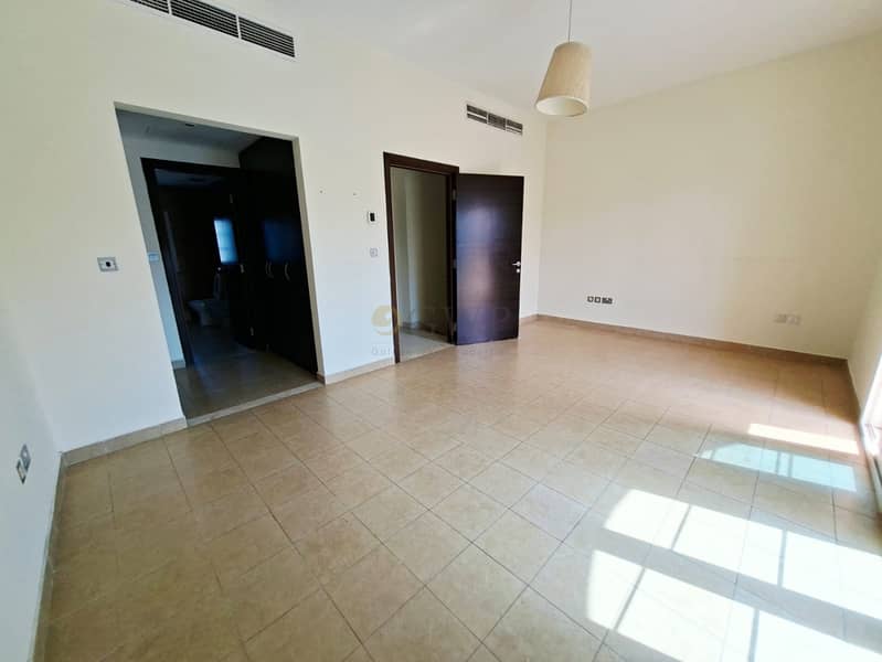 Single Row | Park Facing | Easy Access | Available - Image 20