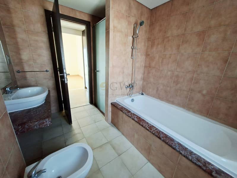 Single Row | Park Facing | Easy Access | Available - Image 22