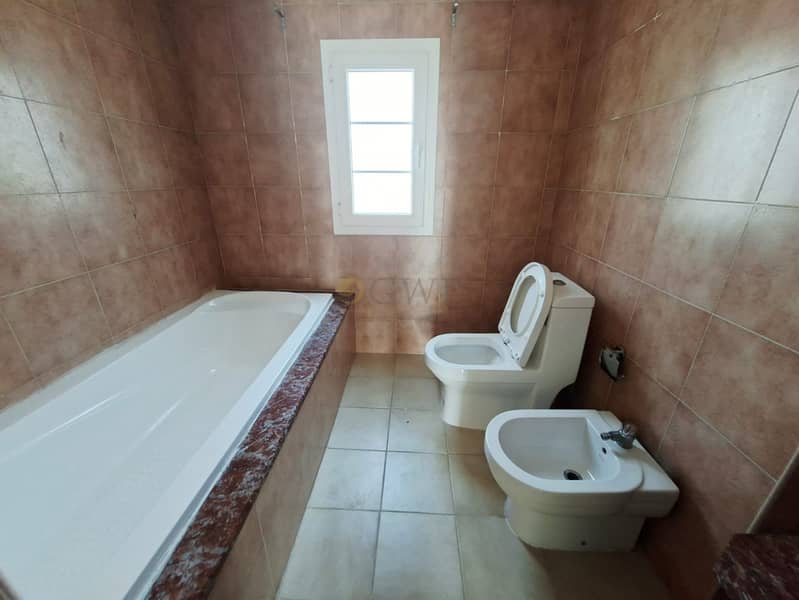 Single Row | Park Facing | Easy Access | Available - Image 23