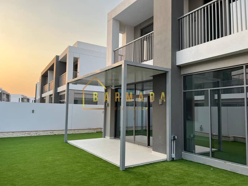 The Pulse Beachfront | 5BR Villa with Maid’s Room | Private Garden