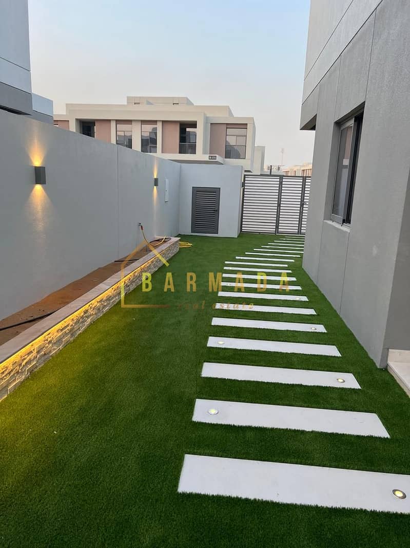 The Pulse Beachfront | 5BR Villa with Maid’s Room | Private Garden