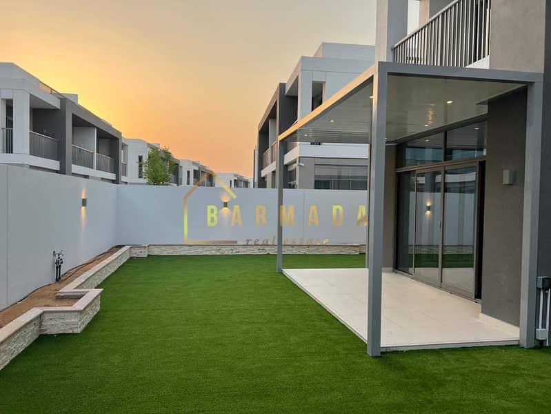 The Pulse Beachfront | 5BR Villa with Maid’s Room | Private Garden