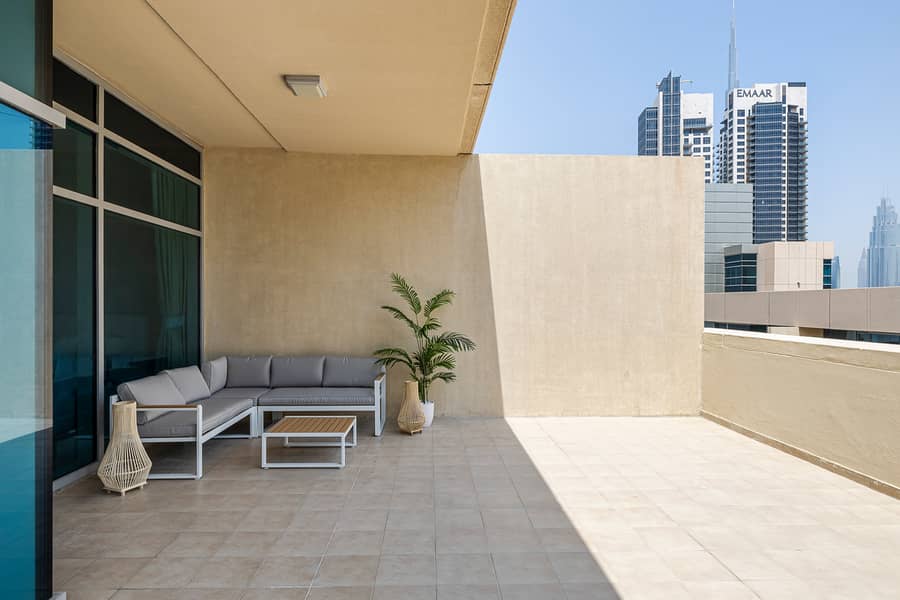 Spacious 1 BR Plus Study Room | City View | Close to Downtown