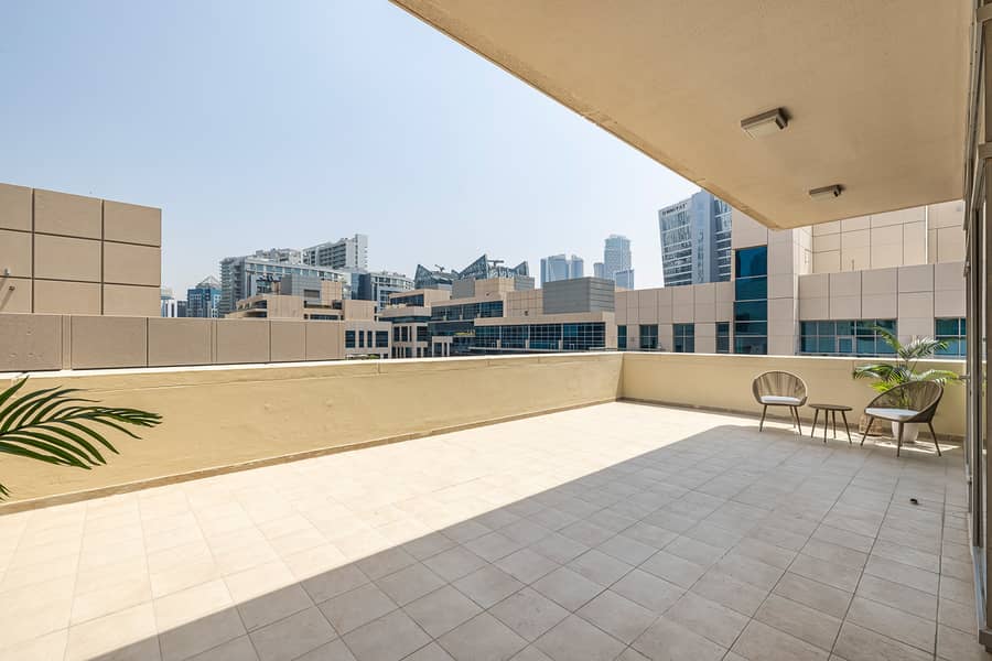 Spacious 1 BR Plus Study Room | City View | Close to Downtown - Image 11