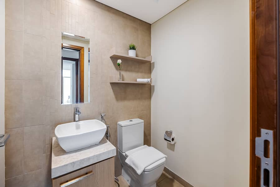 Spacious 1 BR Plus Study Room | City View | Close to Downtown - Image 13